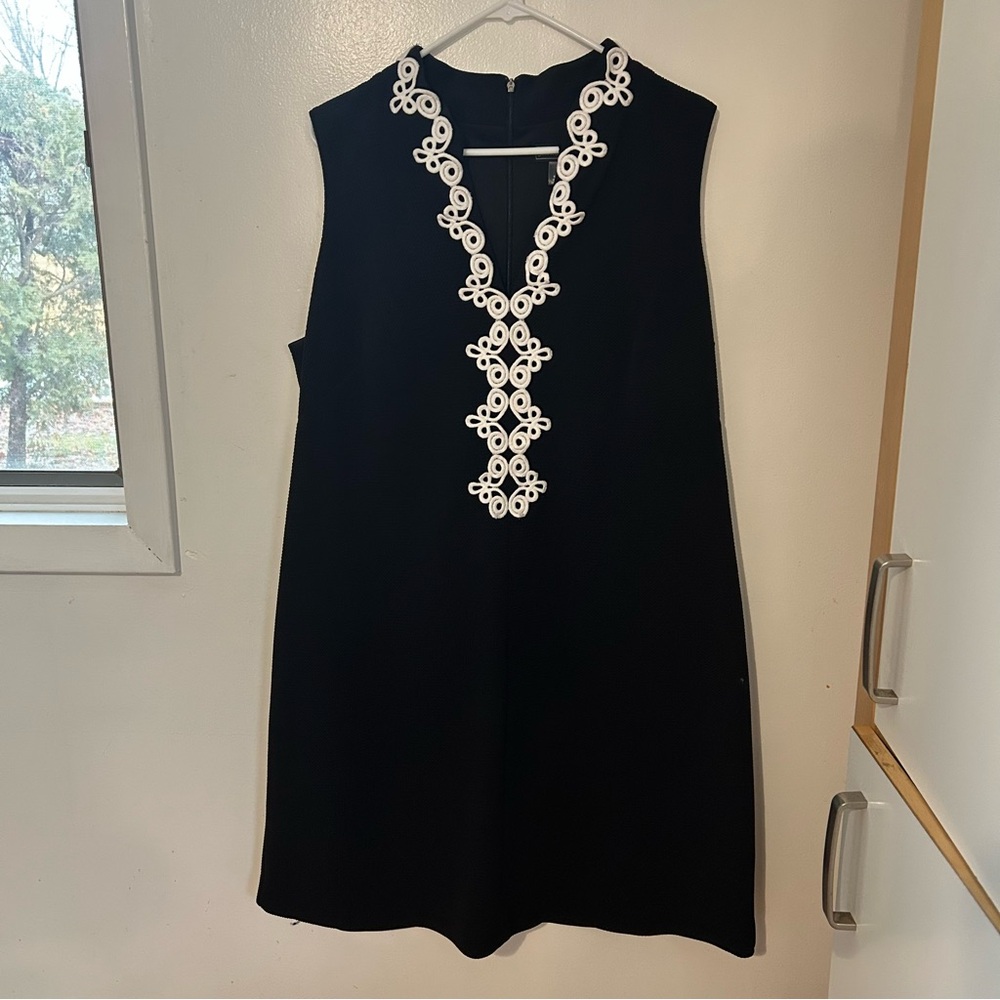 Black Jessica Howard Women’s 16W Sleeveless Dress with White Embroidery
